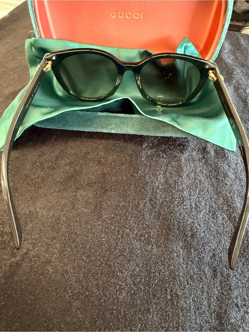 Gucci Black Round Sunglasses with Dark Lenses